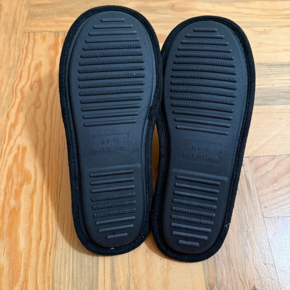 NWOT True Religion Gray Red Slippers Men 9-10‎
